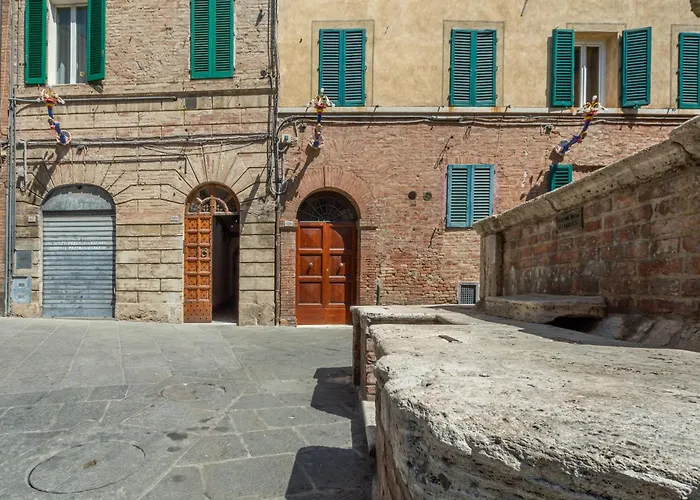 La Danza Delle Farfalle * Siena