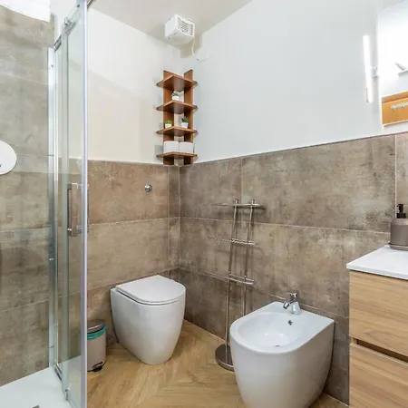 La Danza Delle Farfalle سيينا